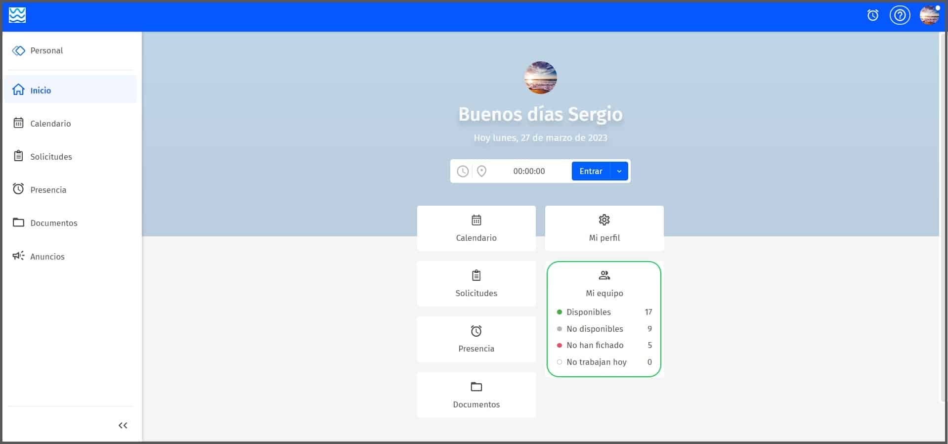 panel de control para organizar vacaciones empleados y ver disponibilidad del equipo en tiempo real