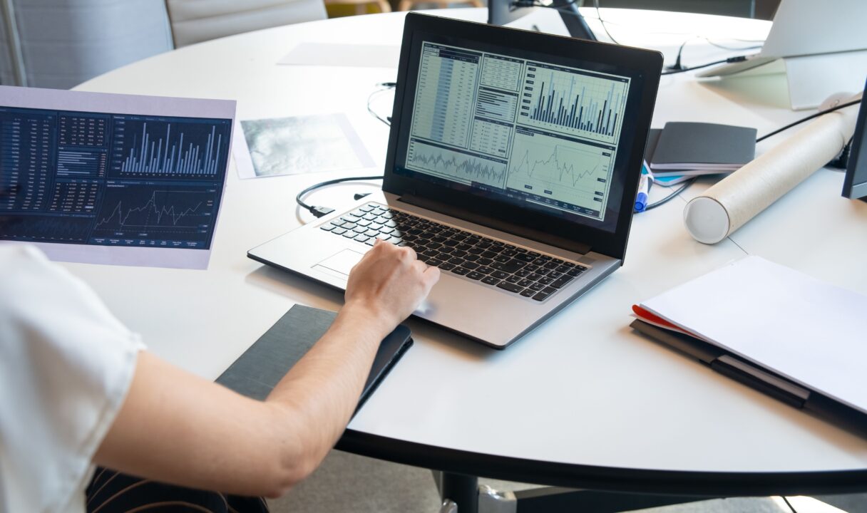 comparativa entre Woffu y Sesame HR para elegir software de recursos humanos